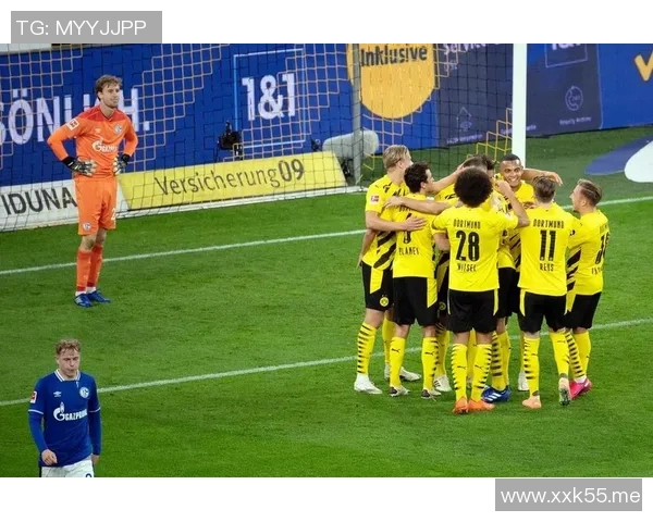 沙尔克04主场惨败压力再增：球迷如何看待未来？