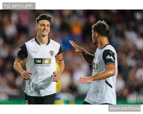 瓦伦西亚主帅辞职，球队表现低迷引发冲突高层紧急处置