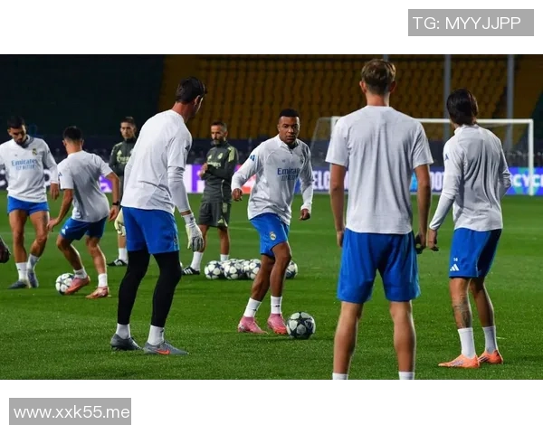 皇家马德里新援表现出色,球队创纪录连胜,巴萨危机加剧