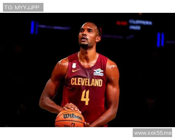 骑士队正式签下新秀，加强内线实力迎接新赛季挑战